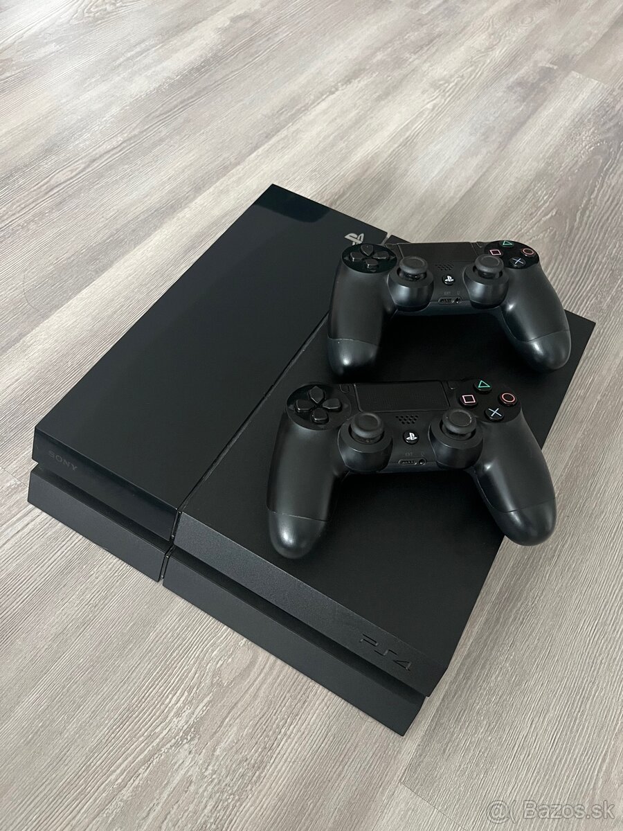 Predám Playstation 4 500GB + 2 ovládače