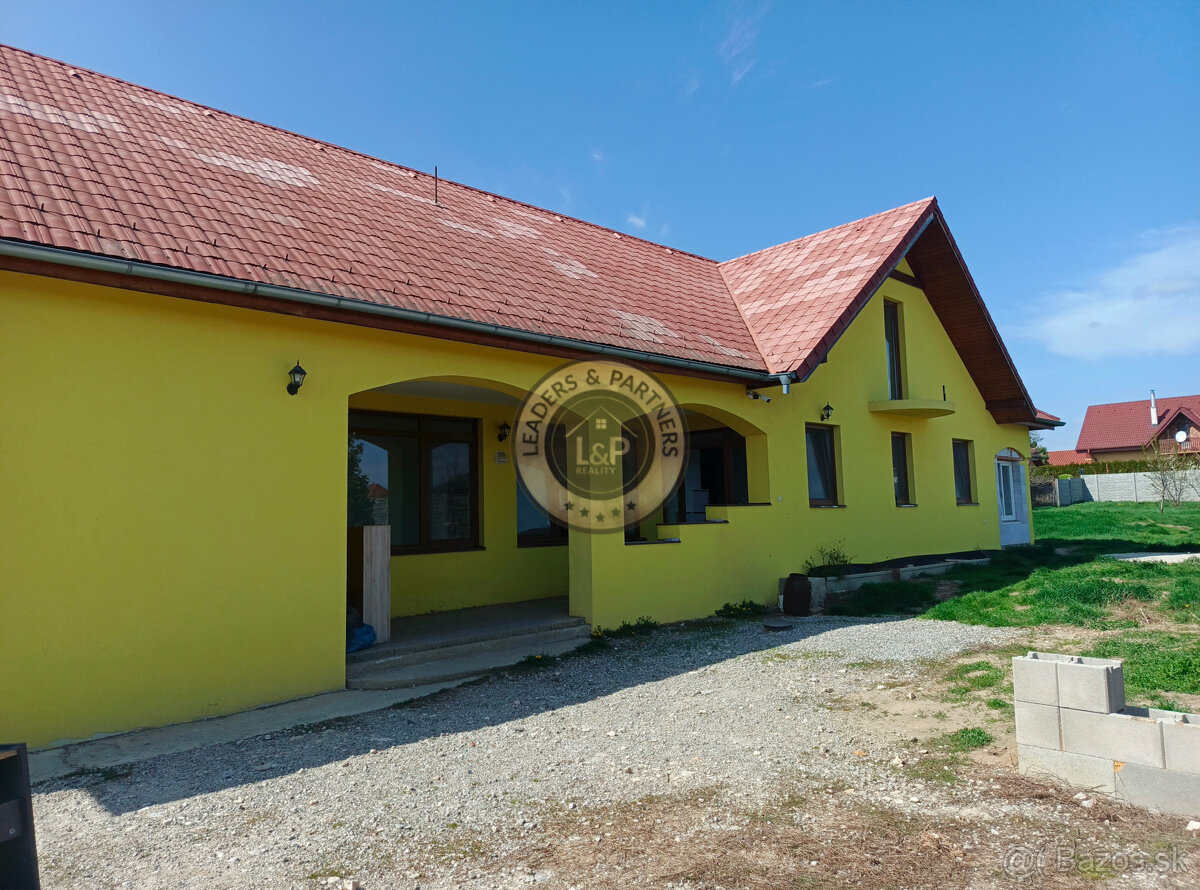 Rodinný dom vo Veľkých Ripňanoch 6.izieb -1408m2 pozemok.