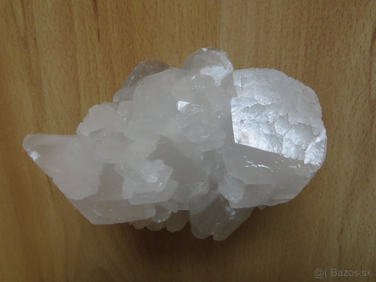 Minerály - kalcit s pyritom