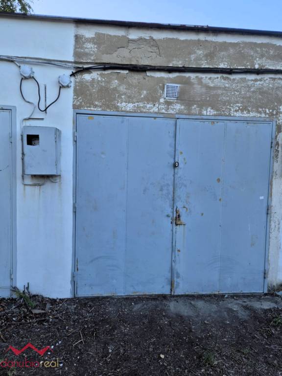 Na predaj garáž s montážnou jamou a elektrinou, Komárno