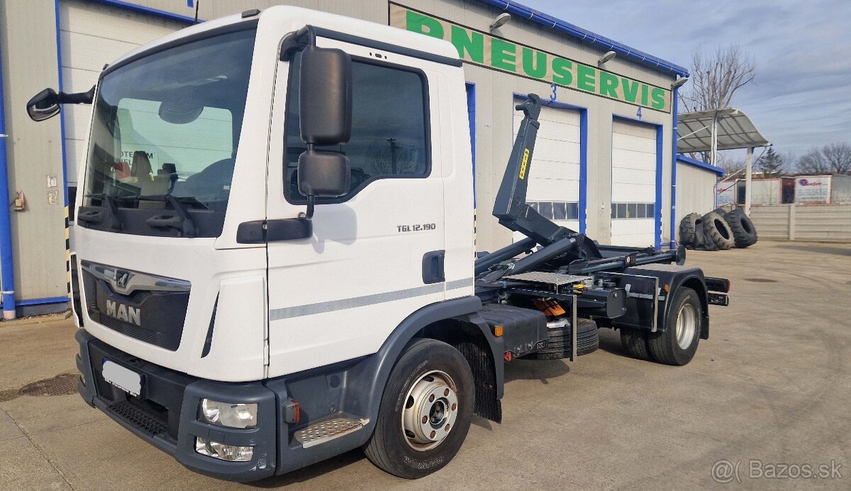 MAN TGL hákový nosič kontajnerov