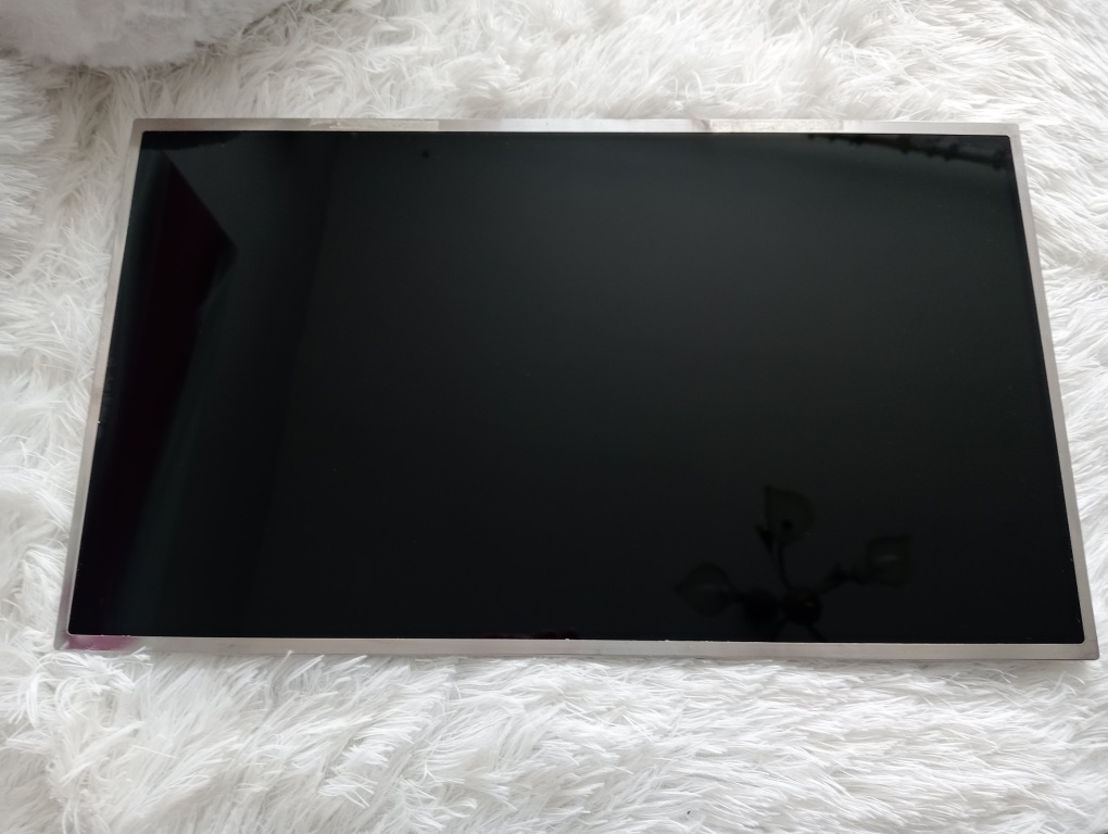 predám 17,3" LED display z notebooku , 40pin HD+ , LP173WD1