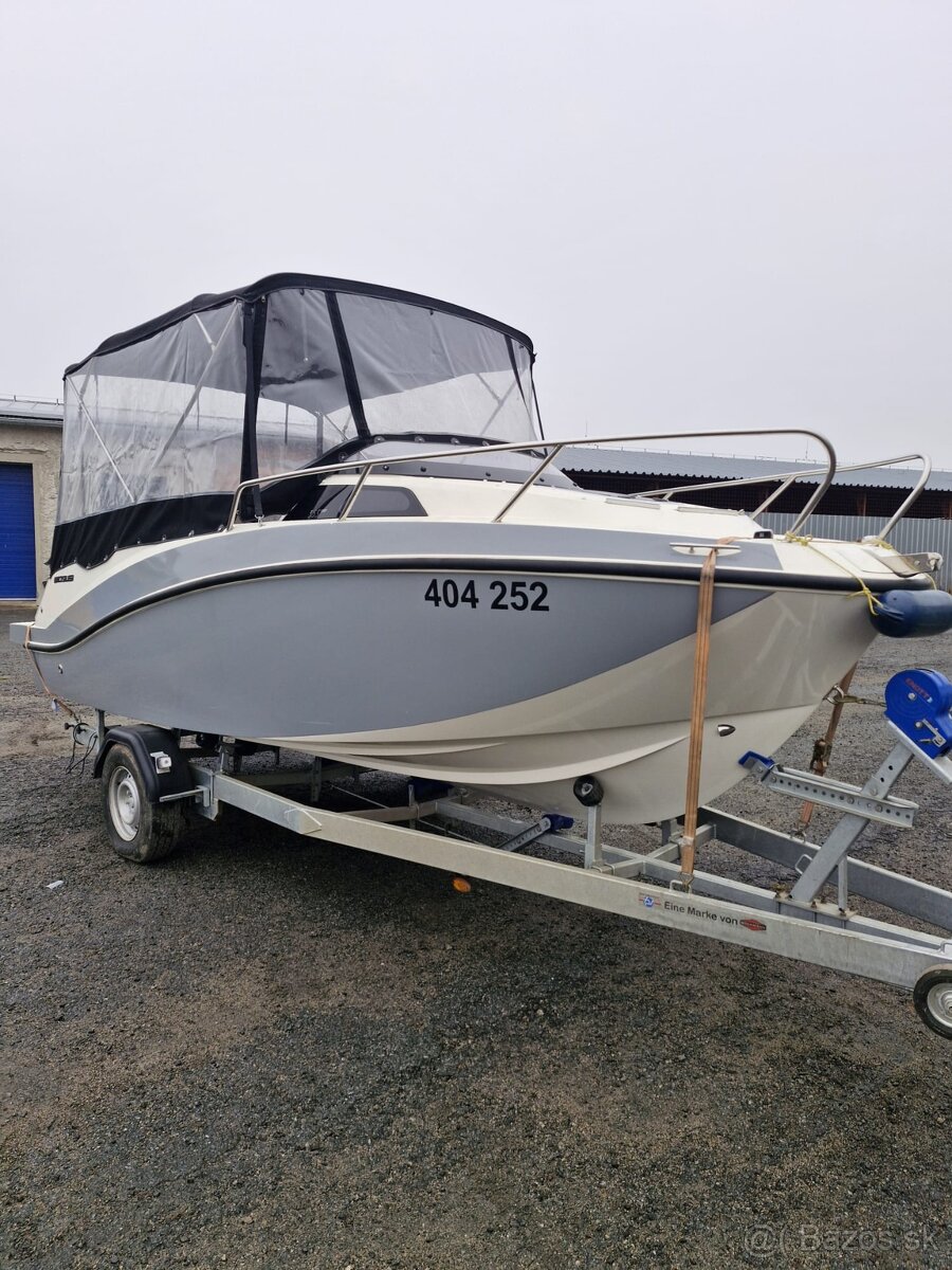 motorová loď QUICKSILVER ACTIV 555 CABIN