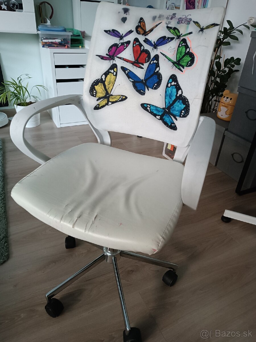 detská stolička k písaciemu stolu