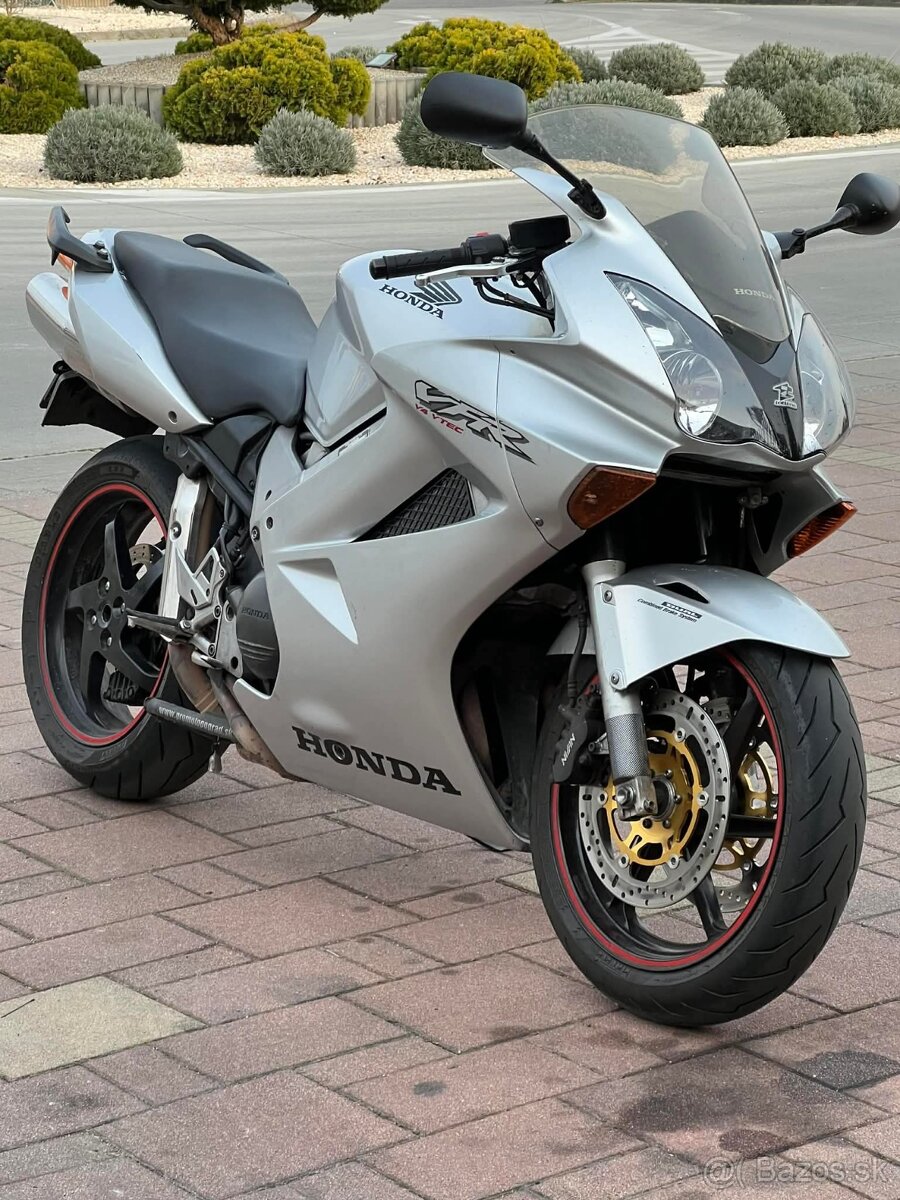 Honda vfr 800 v-tec