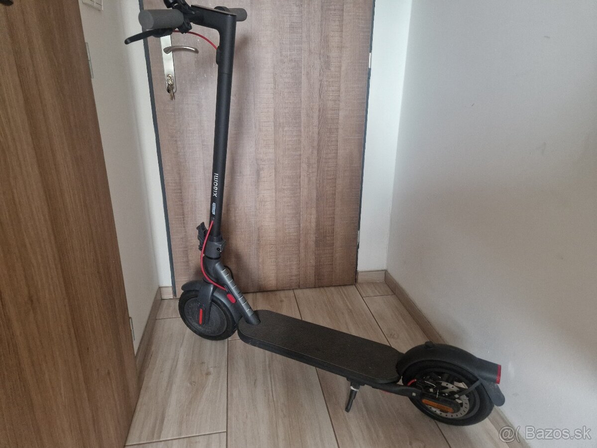 Predám elektrickú kolobežku 300w /25km