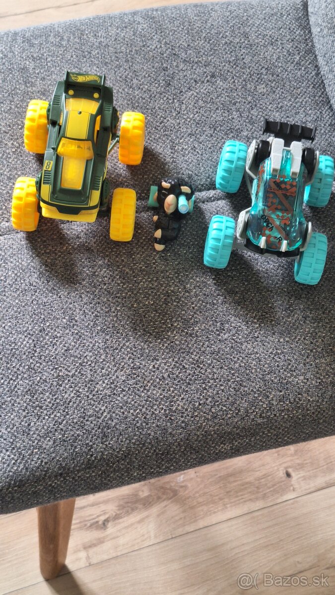 Dve hotwheels autá, monster truck
