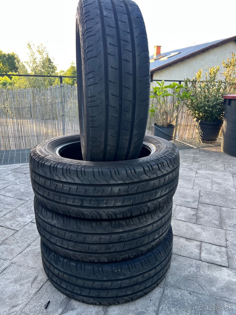 Continetal 215/60R17 C