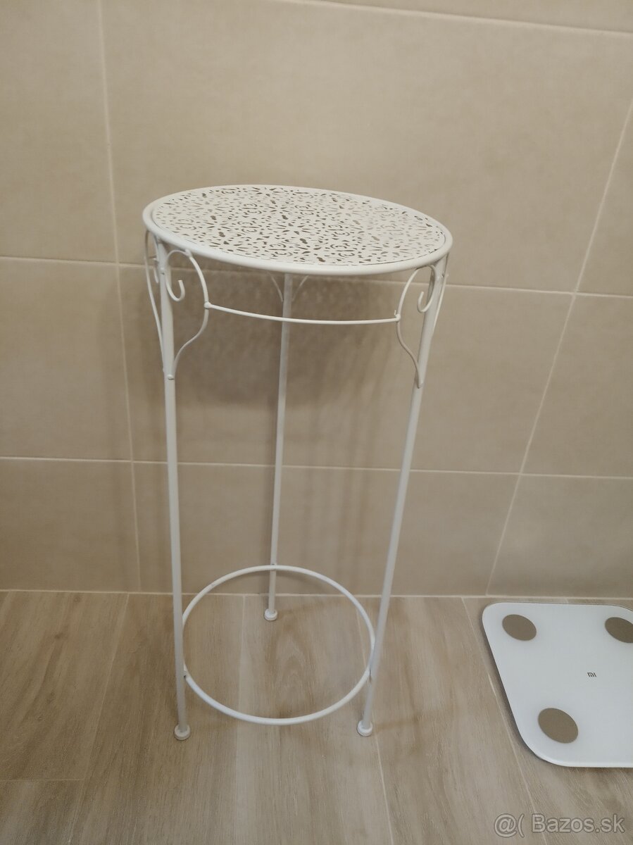 Stolík kovový