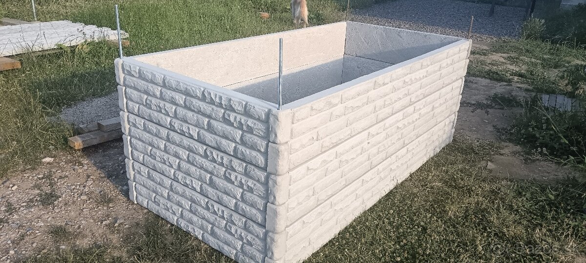Betónový vyvýšený záhon