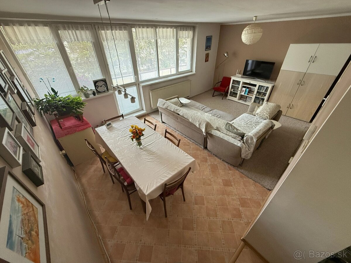 PRIESTRANNÝ 4-IZBOVÝ BYT 87 m² + 2 PIVNICE