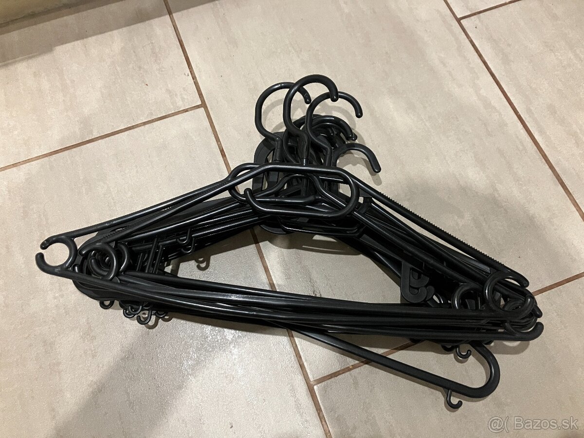 DARUJEM Plastové Vešiaky