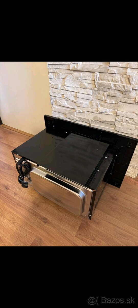 Mikrovlná rúra Whirlpool WMF250G