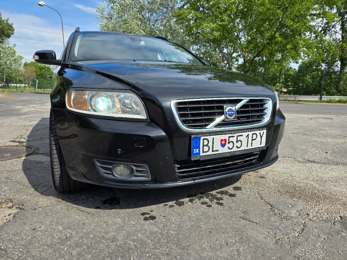 Volvo V50 facelift 2008 100kw 2.0D plnefunkcne ma samozrejme
