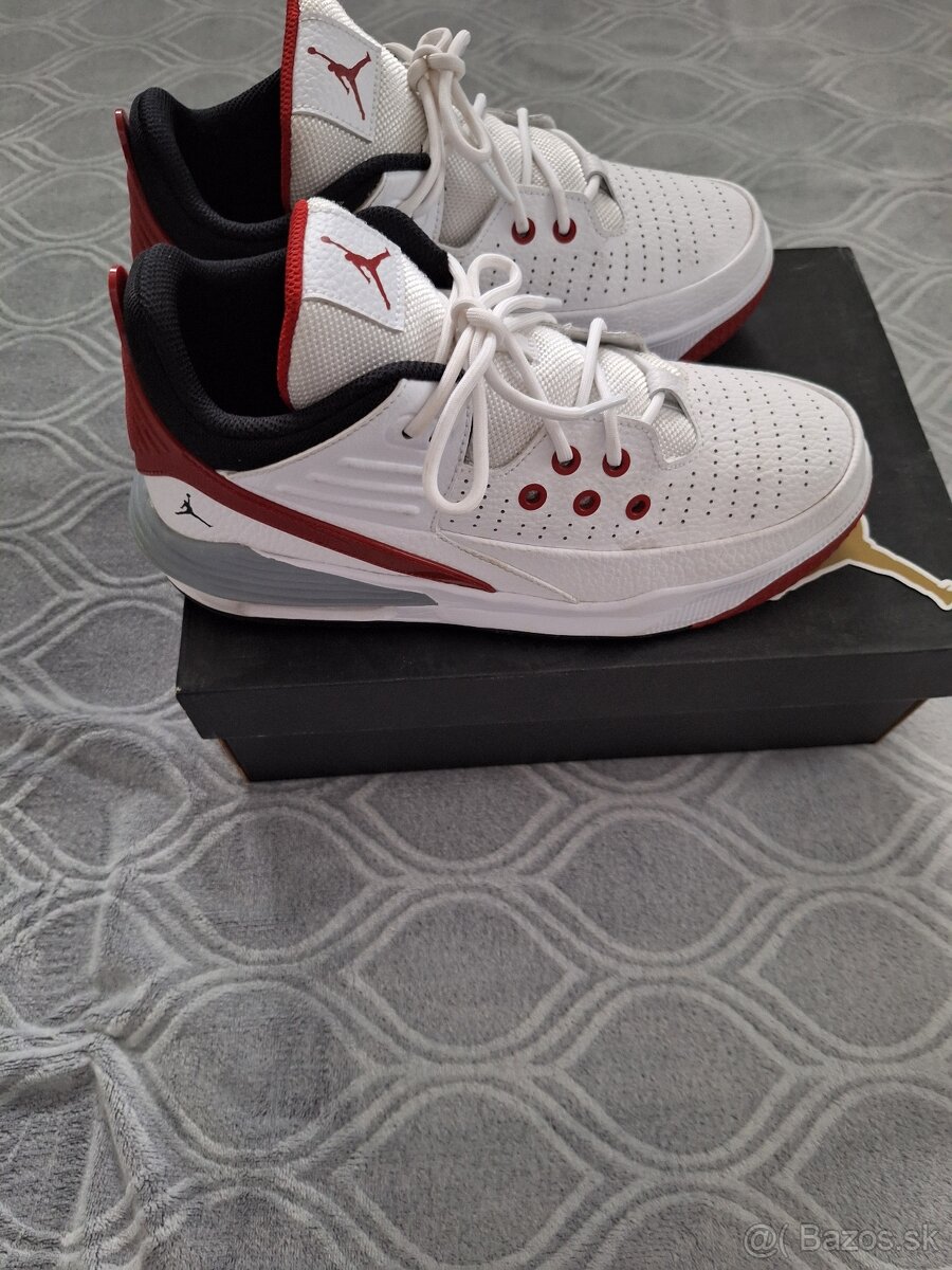 AIR JORDAN veľ.40