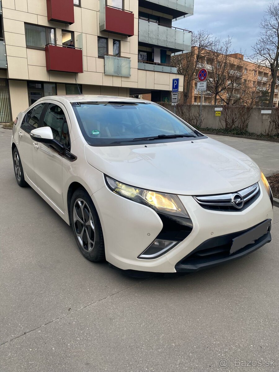 Opel Ampera Plúg-in Hybrid, 2014