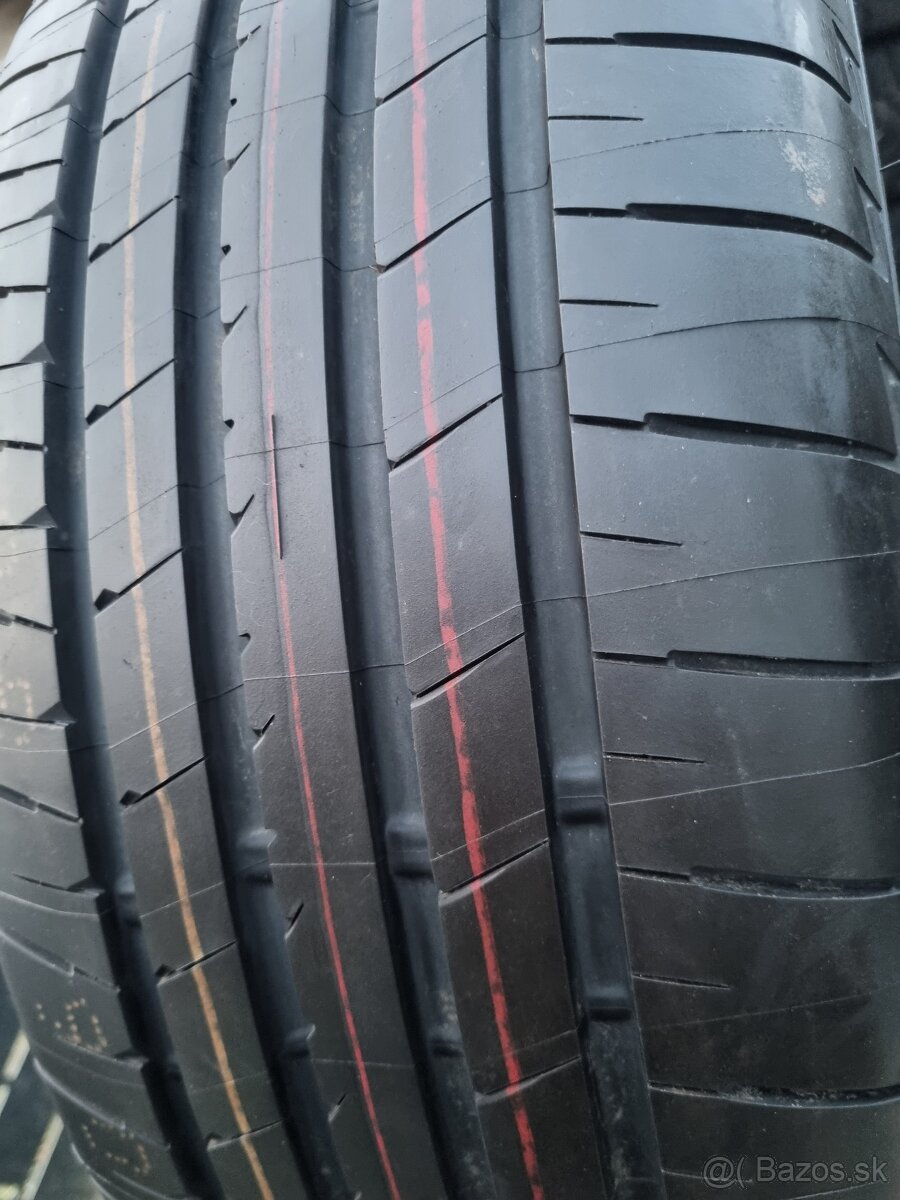 215/55R18 Bridgestone 8mm letné