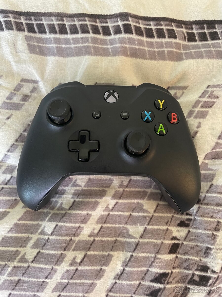 Predám Xbox One ovládač