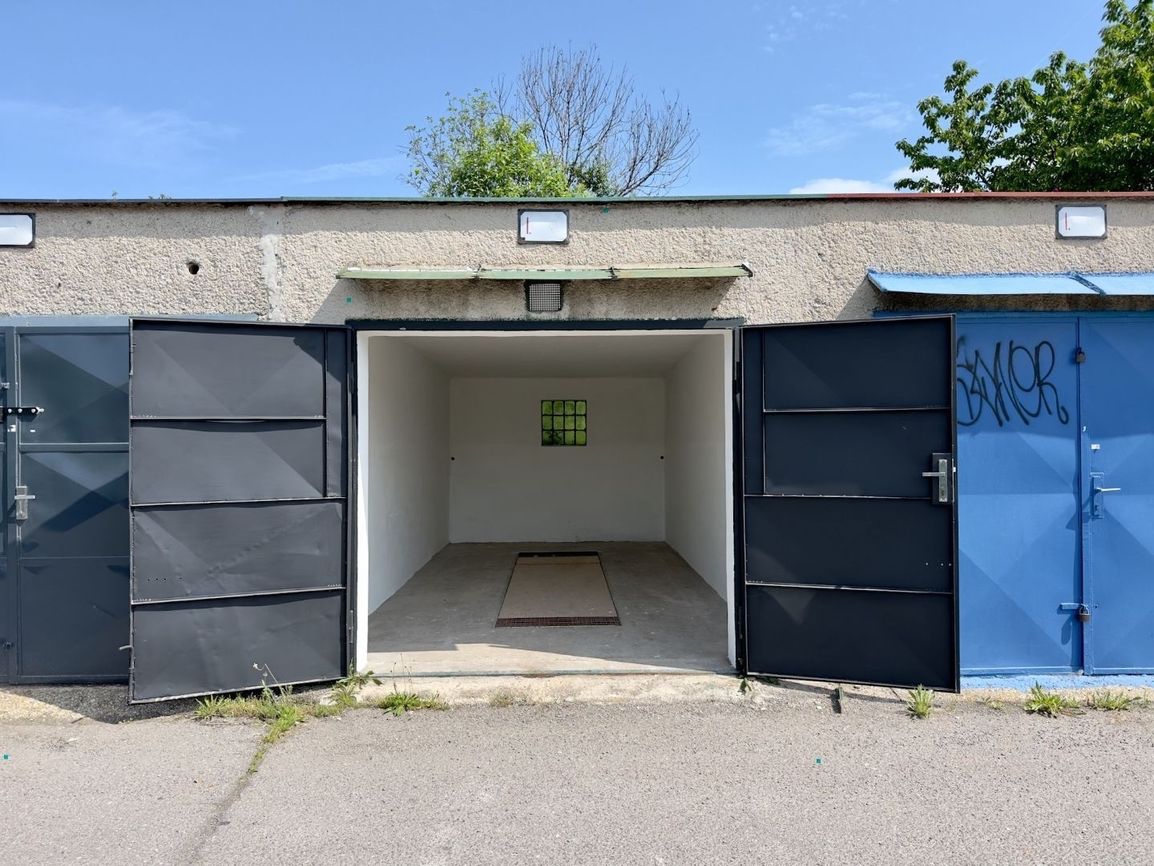 prenájom garáž 19 m² s jamou na Garážovej v Prievidzi