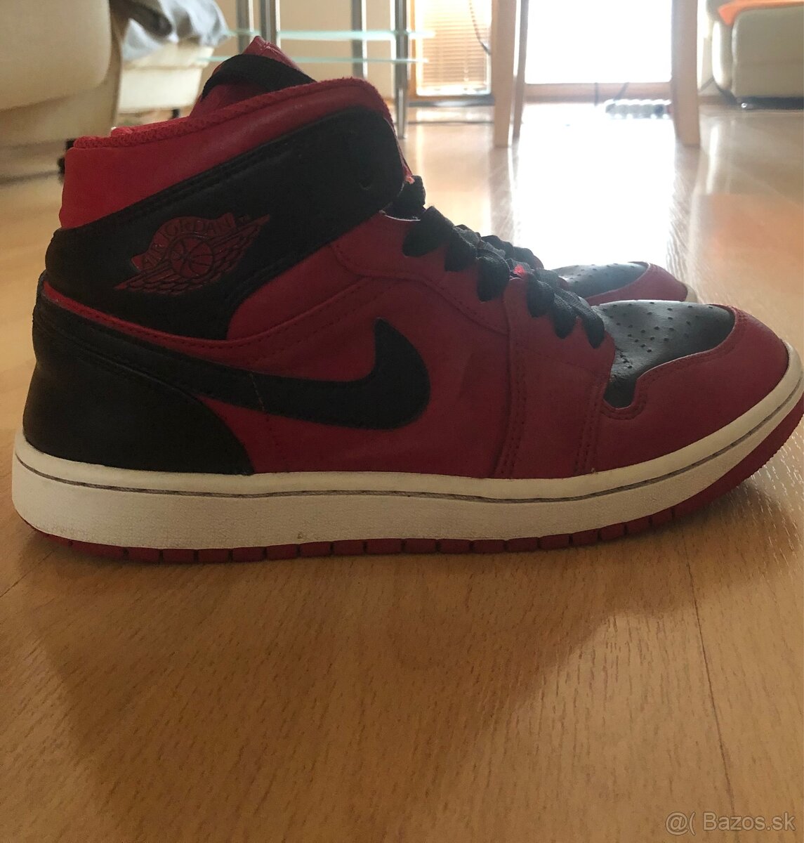 Nike Air Jordan 1 Mid Reverse Bred