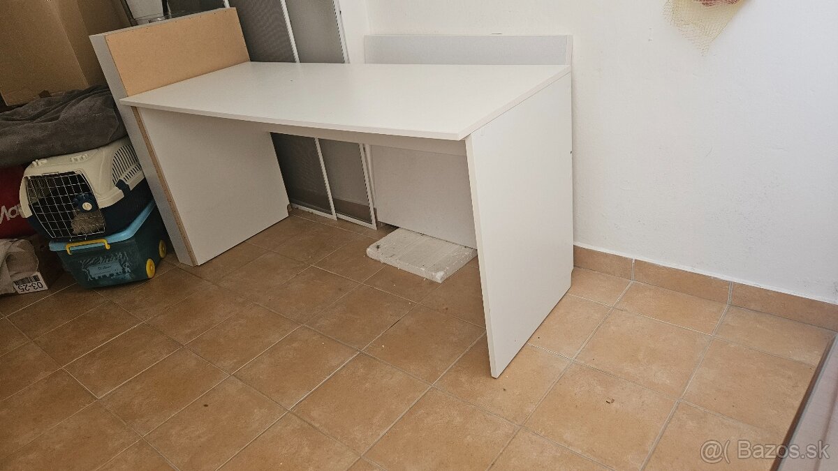 Pracovný stôl