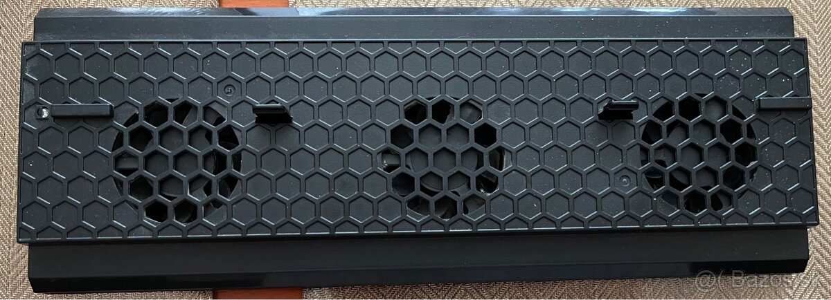 Xbox one x chladič.