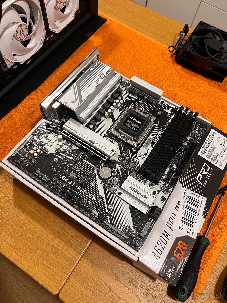 rezervovaná ASROCK AM5 DDR5 3x m.2 mATX A620M PRO RS