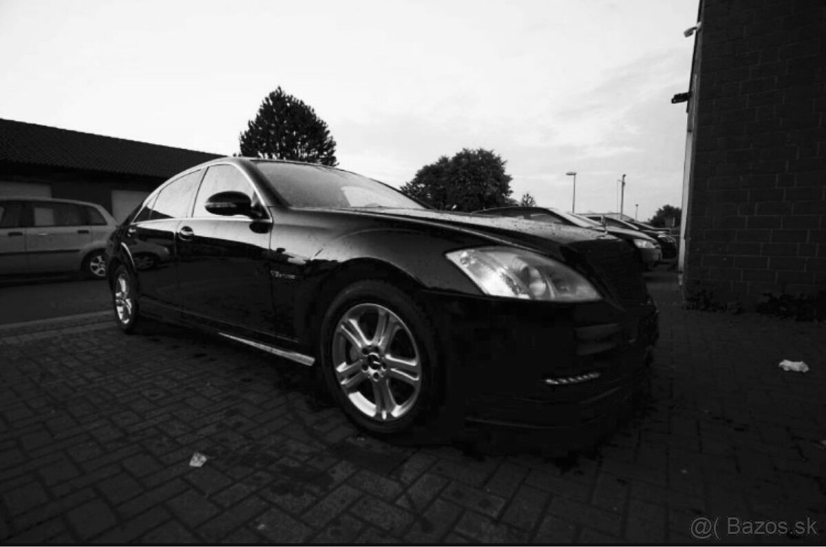 W221 Rozpredám motor a prevodovku .