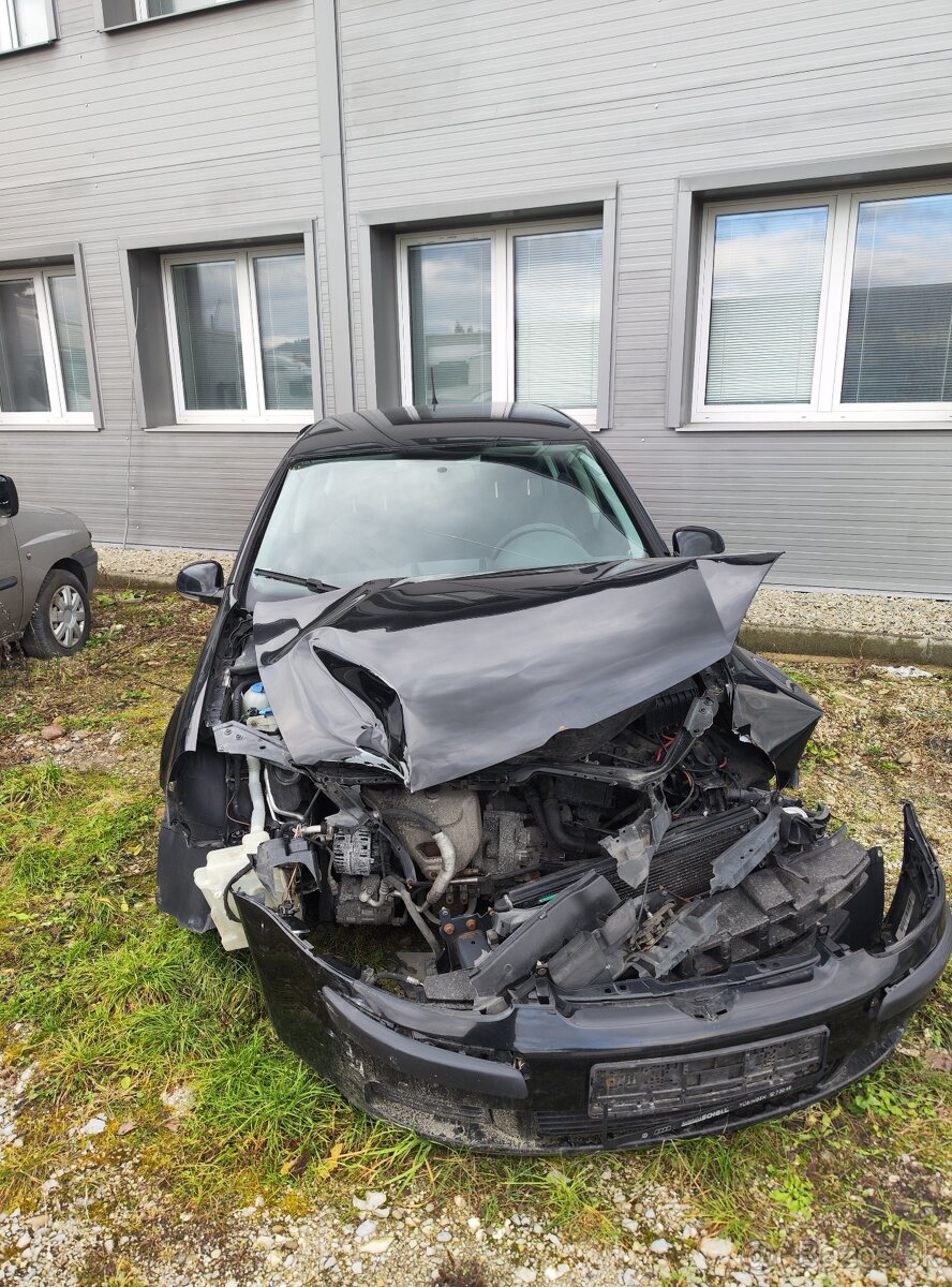 VW Golf 1,4 16V benzín 55 KW