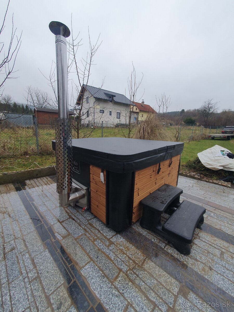 Hranatá akrylátová vírivka ECO