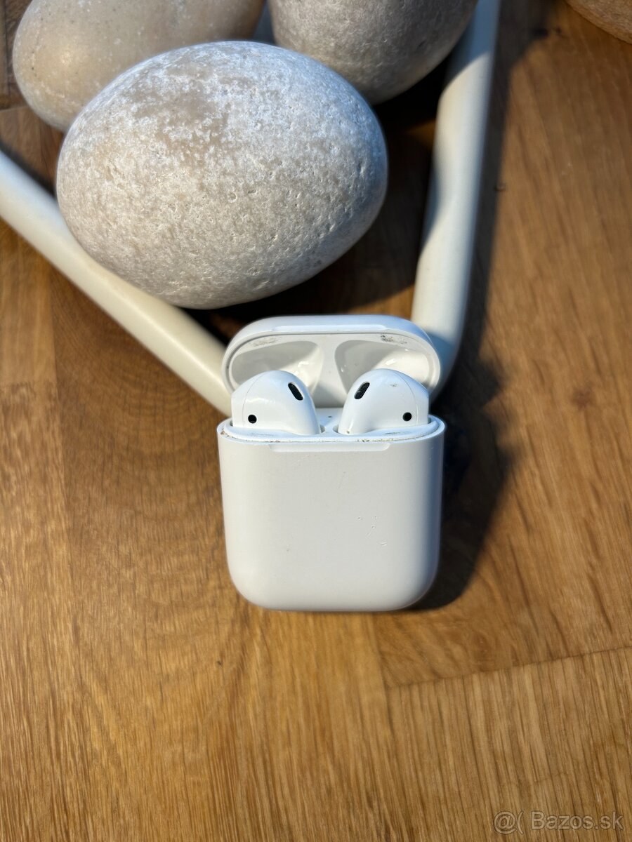 Predám slúchadlá Apple Air Pods (2.gen -2019)