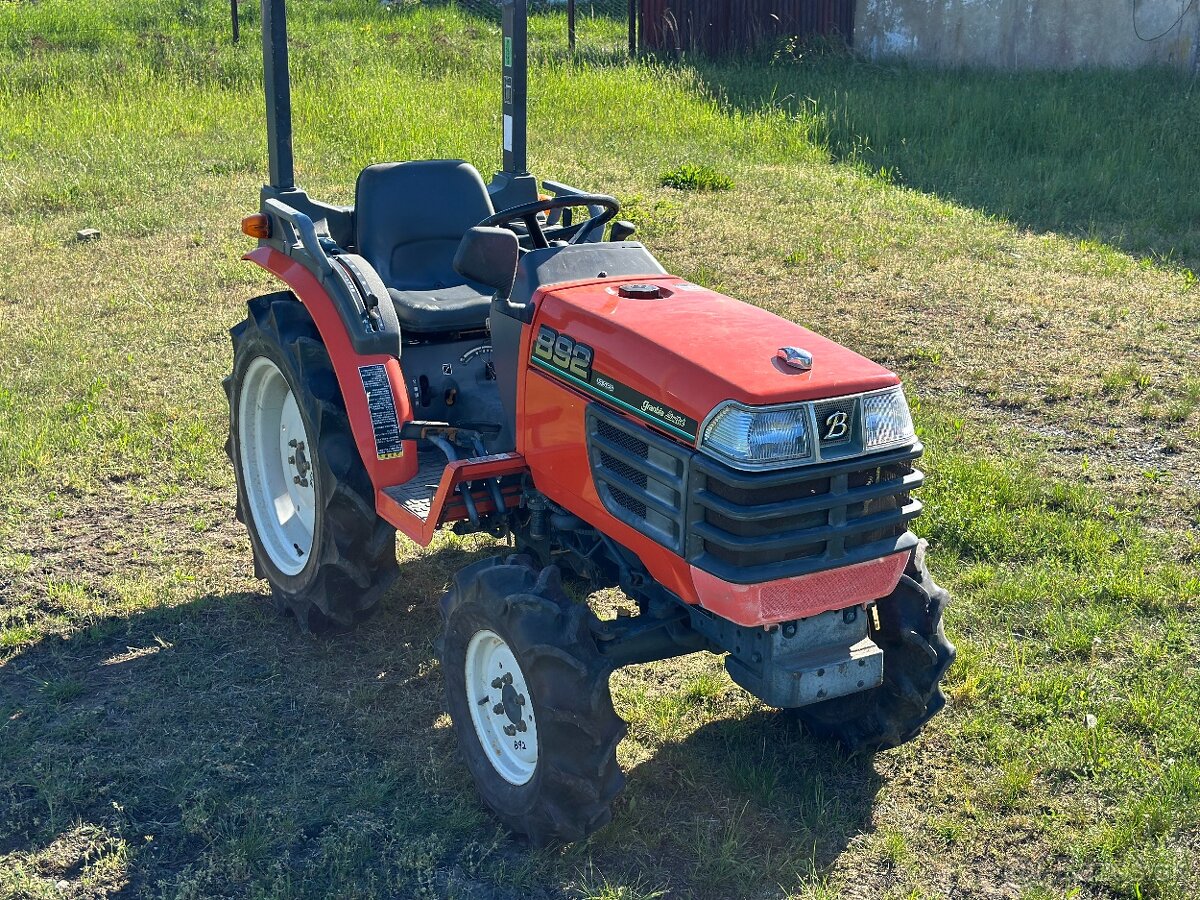Malotraktor Kubota B92