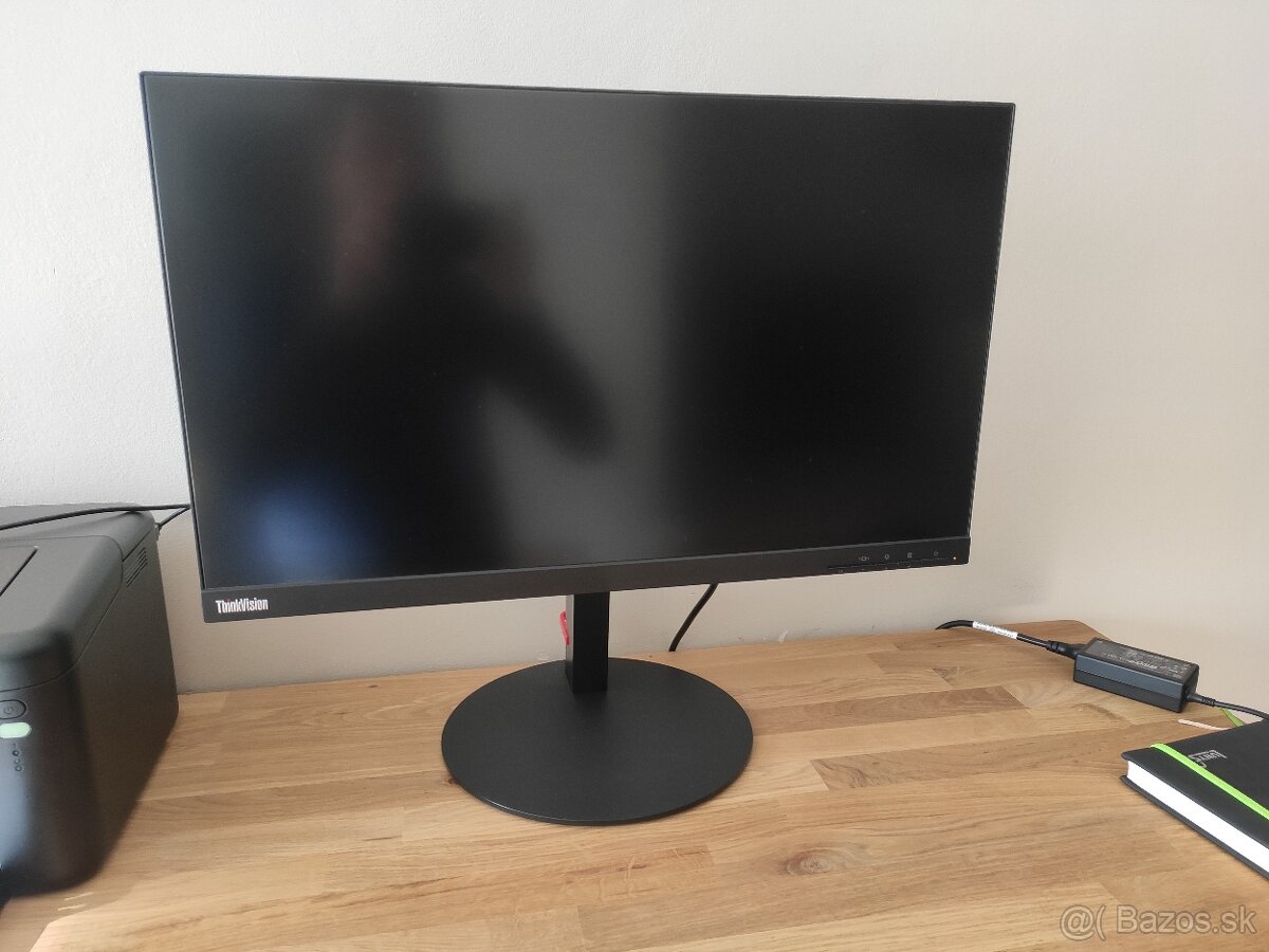 24" LCD Lenovo ThinkVision P24q QHD monitor 2560 × 1440 px