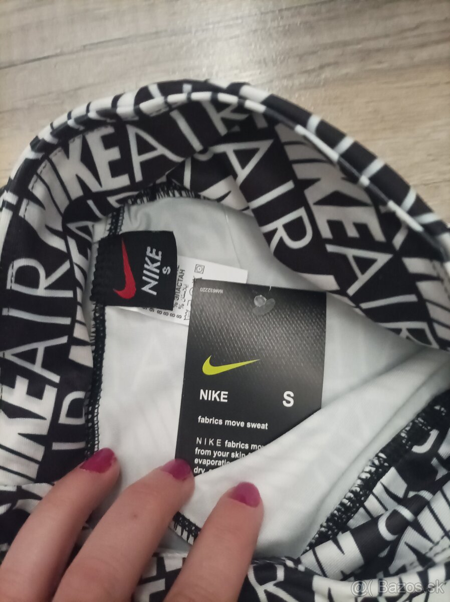 Niké trojštvrťové legíny