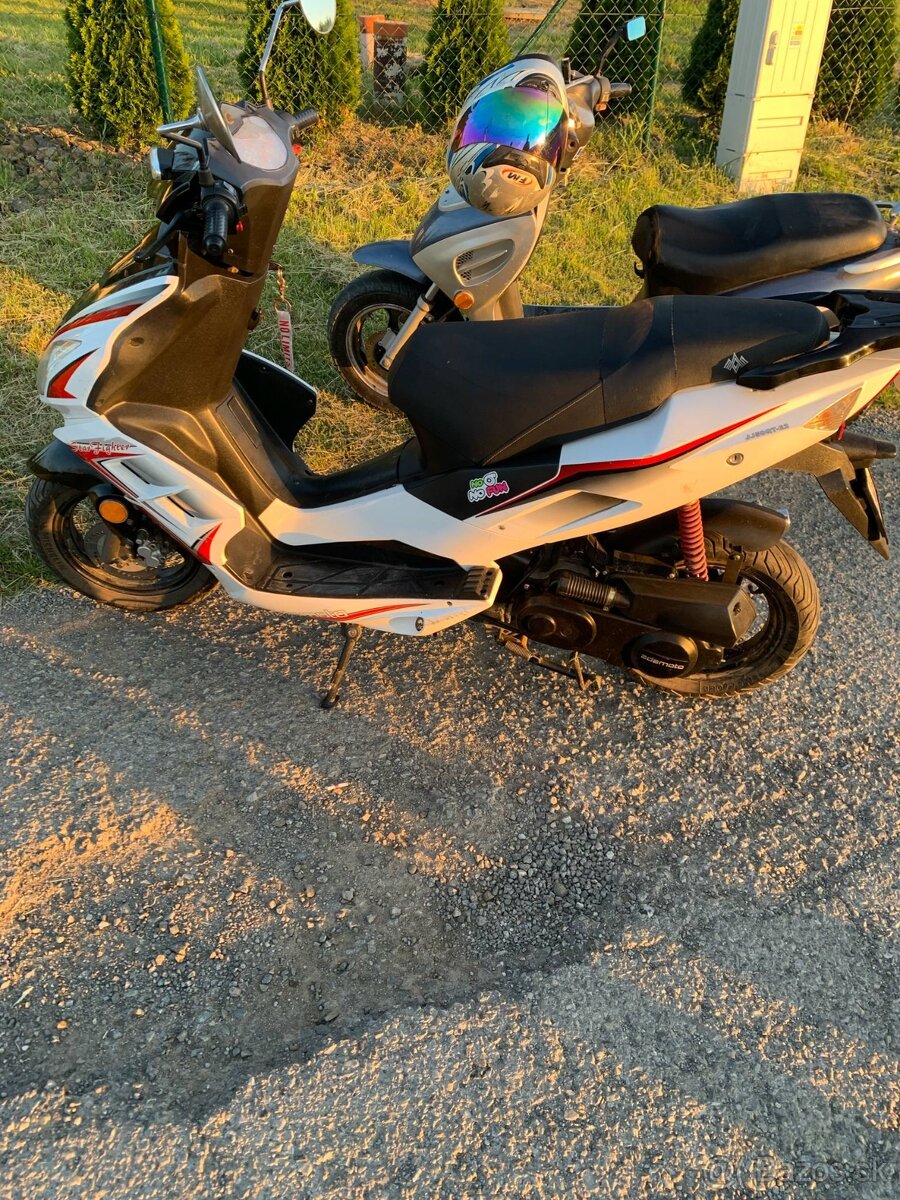Adamoto 50cc 2012 s papiermi