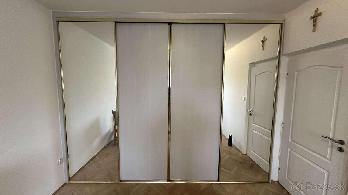 Vstavaná skriňa, posuvná, roldor