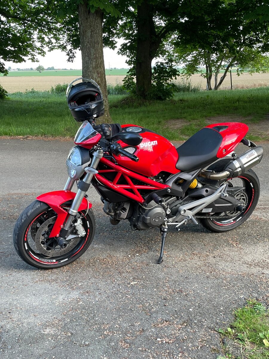 Ducati Monster 696