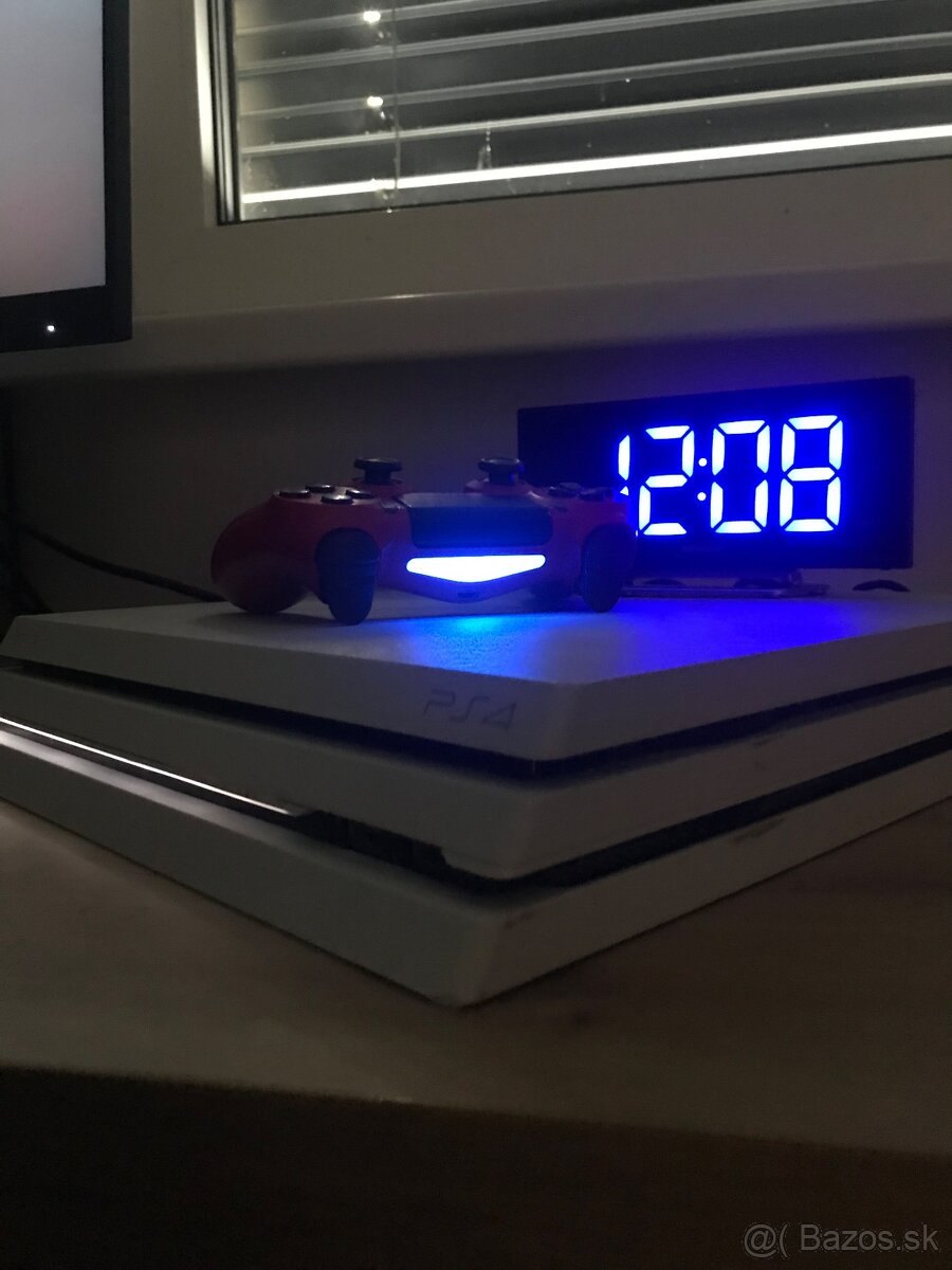 Ps4 Pro + ovládač a napájacie káble
