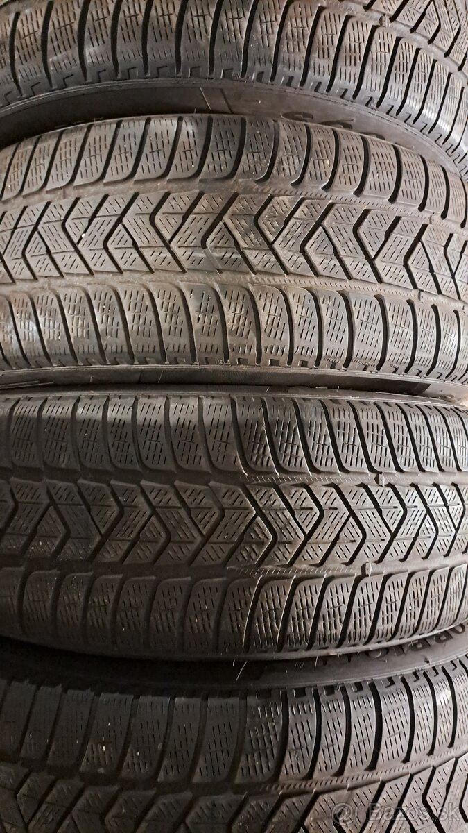 Predám 4ks jazdené zimné 235/55r20-105H Pirelli