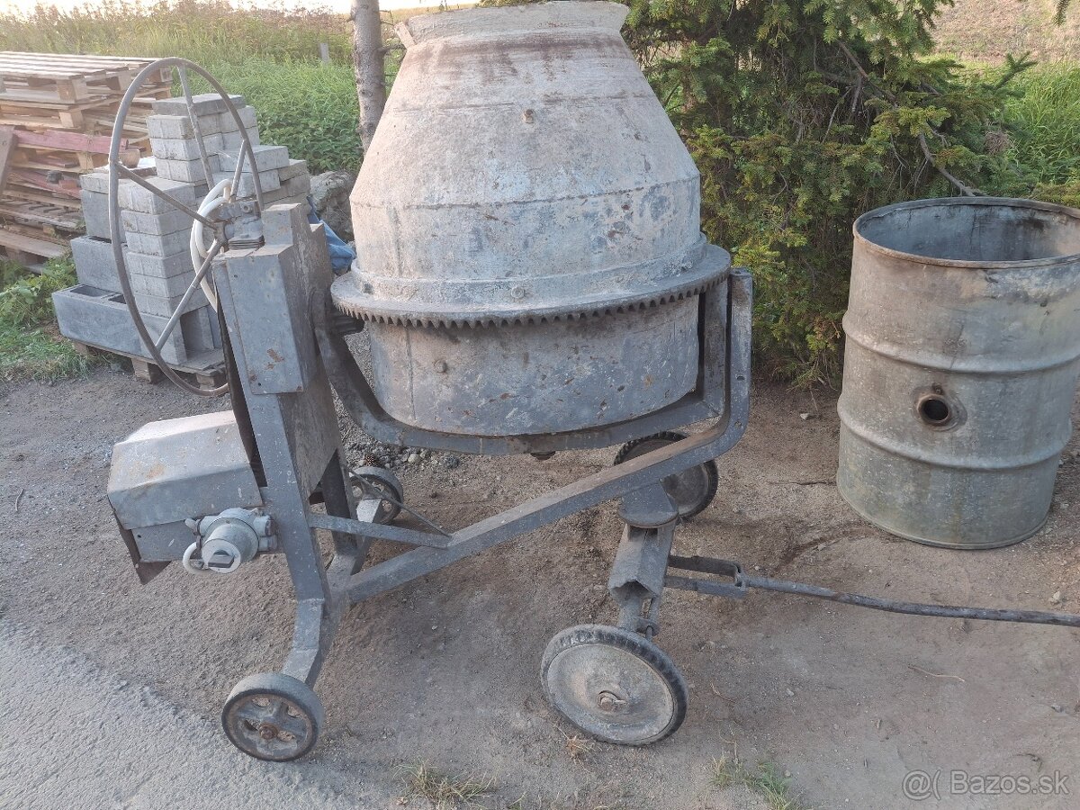 Zdravym predam 5až 6 furykovu miešačku na 380w.