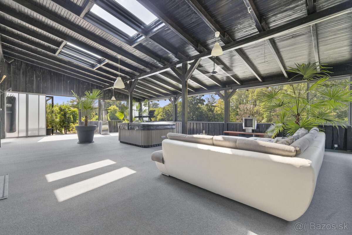 Na predaj štýlový penzión s priamym prístupom k vode v obci