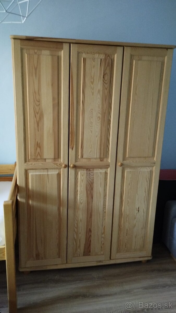 2 skriňa a písací stôl