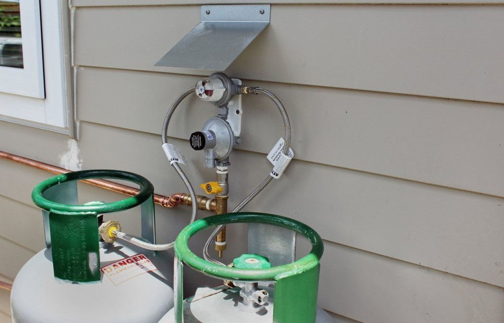 Regulátor tlaku plynu na dve plynové fľaše. NOVÝ + FA