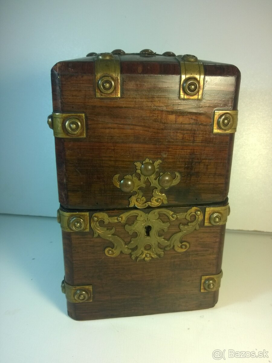 Starožitná drevená skrinka 19.storočie