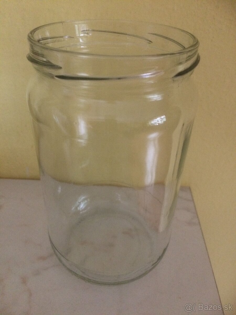 Poháre na zaváranie.