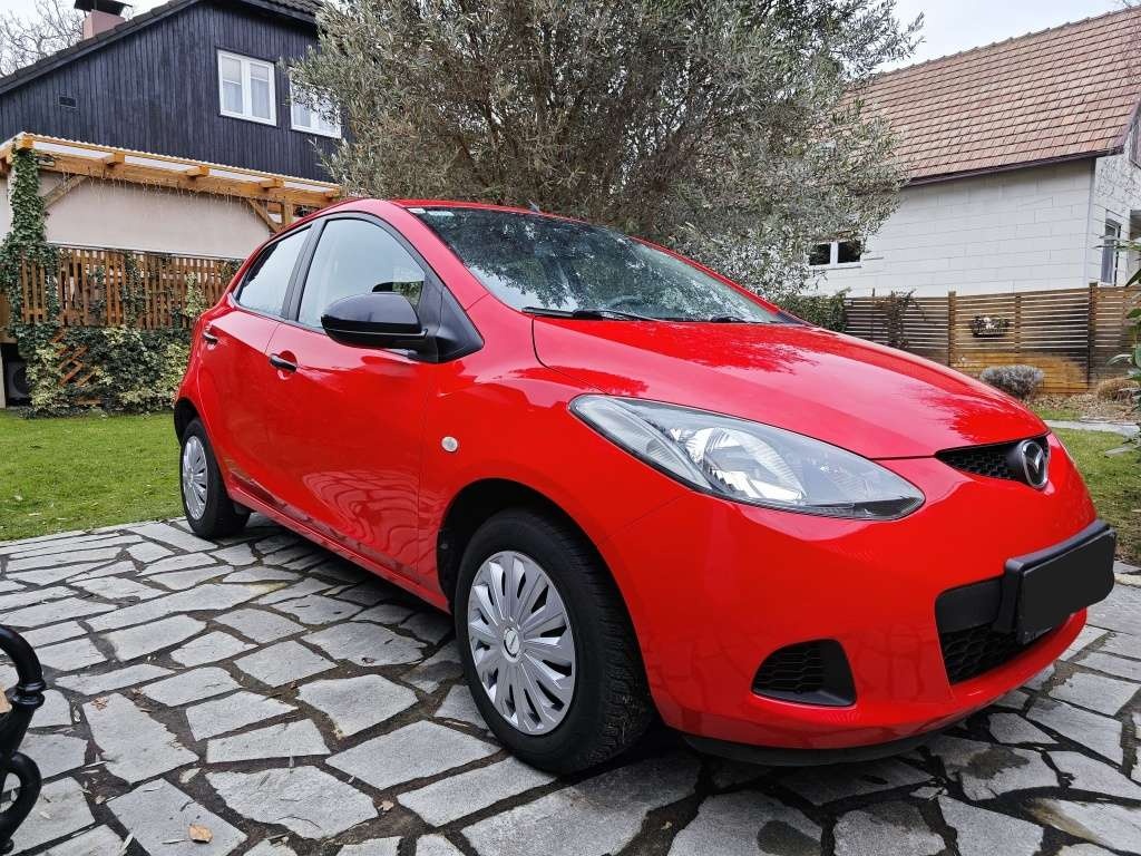 mazda 2 typ DE 1.3i benzin rok 2009 červena 5 dverova
