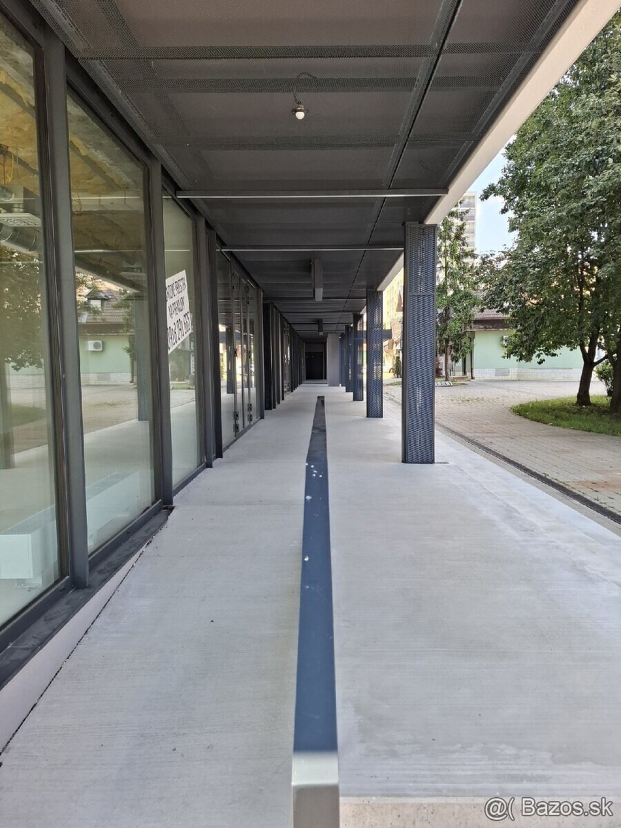 Na prenájom Obchodný priestor v Snine, Centrum mesta