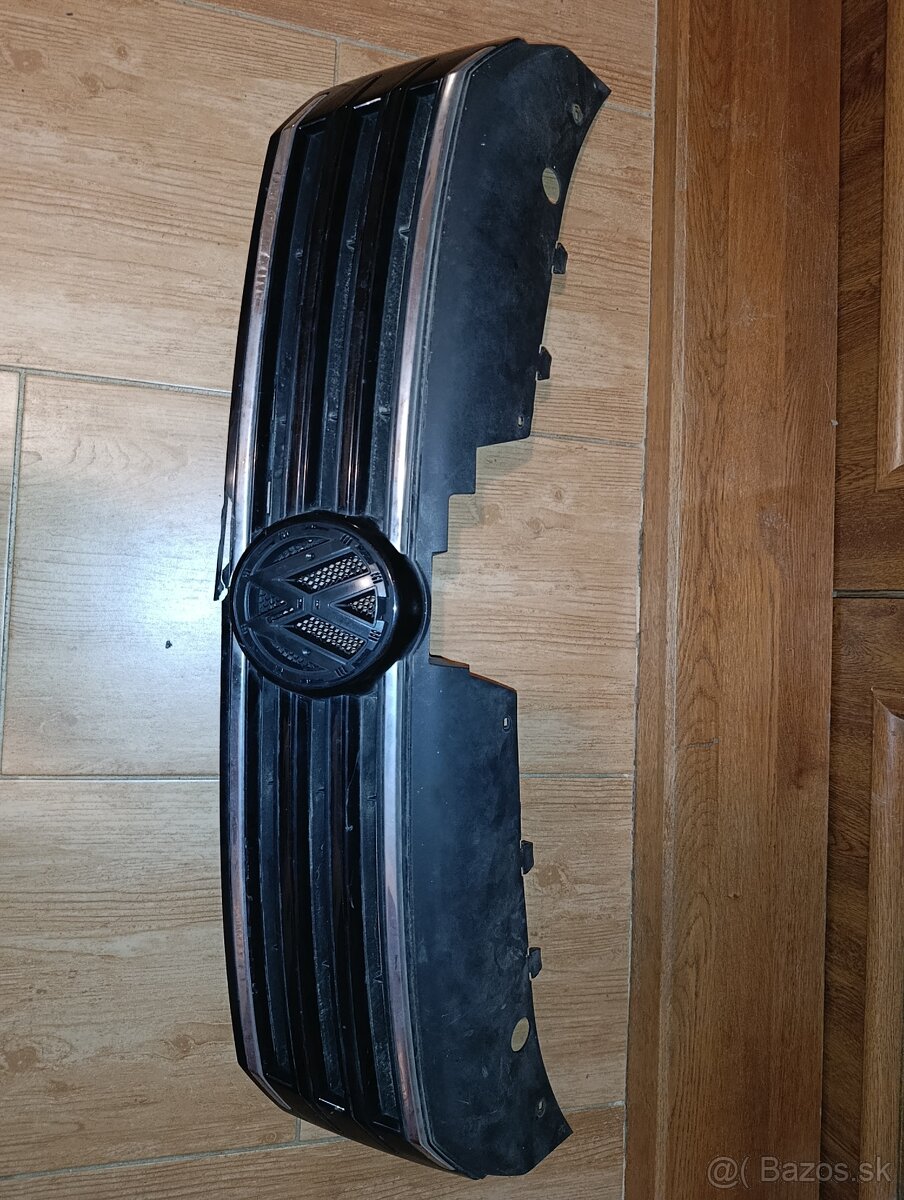 VW PASSAT B7 PREDNÁ MASKA