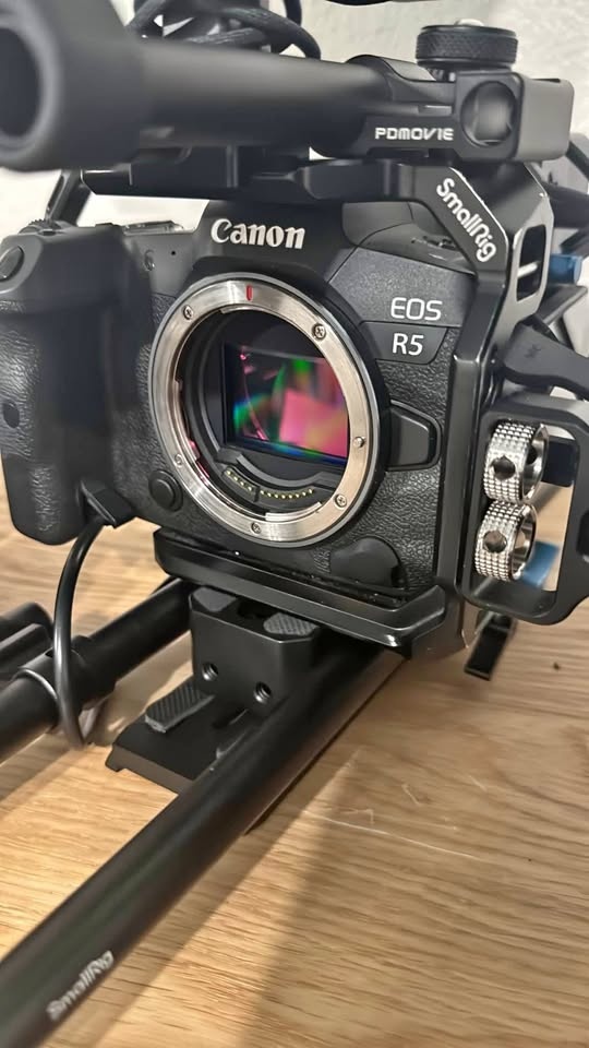 Canon R5 - jen tělo