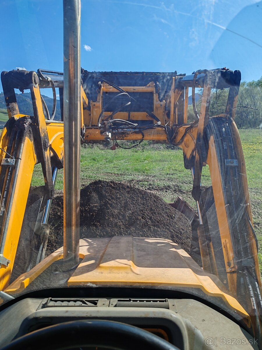 Osievanie zeminy JCB 3cx compact